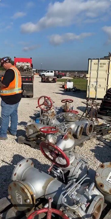 Vintage Equipment & Parts - We buy all types of industrial machinery